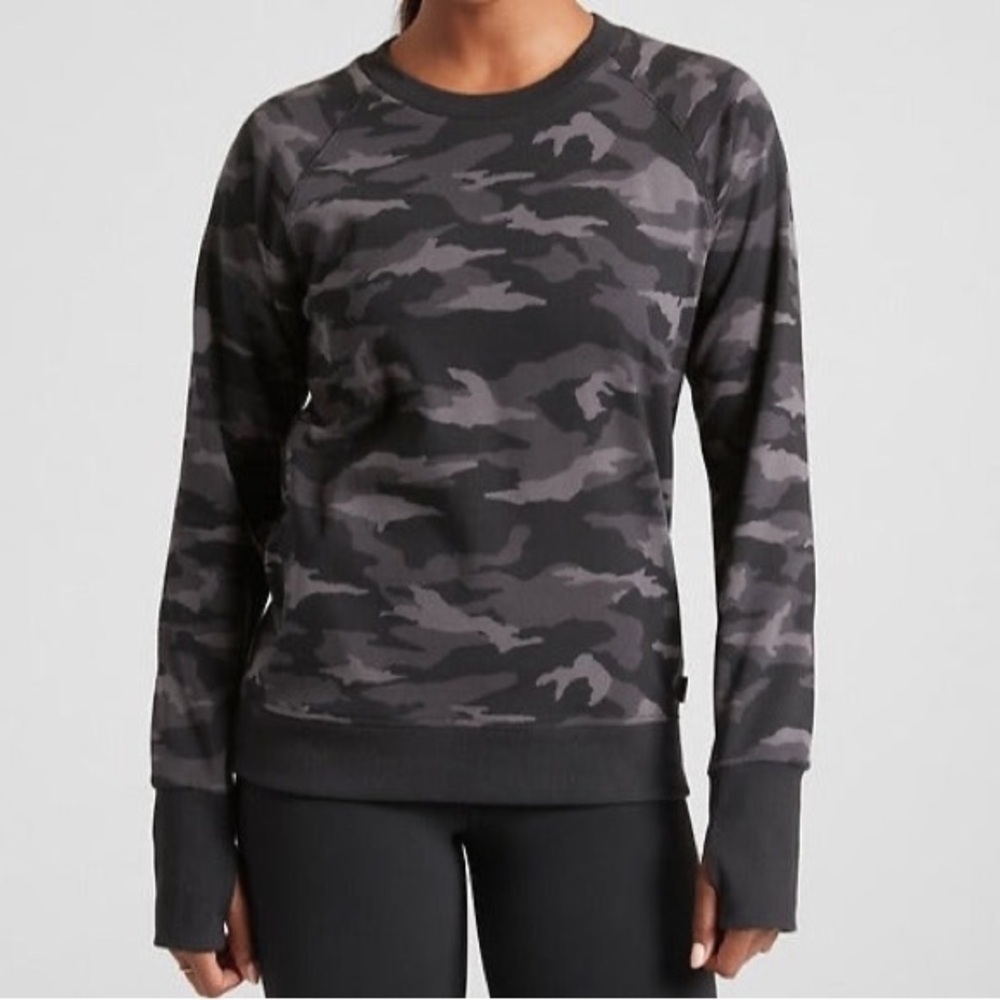 ATHLETA Triumph Camo Long Sleeve Crewneck Pullover Athletic Sweatshirt